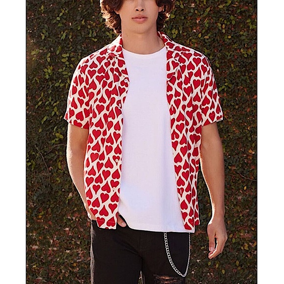 MENS HEART PRINT VALENTINES SHORT SLEEVE SHIRT - Picture 1 of 8